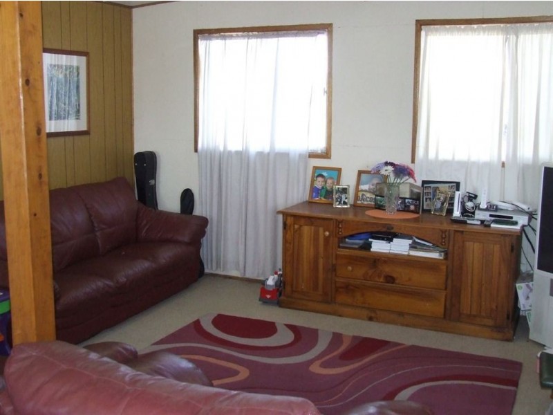 1 James Street, Cambooya QLD 4358