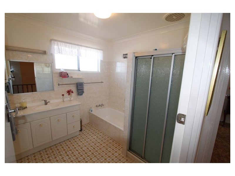 40 Cleary Street, Centenary Heights QLD 4350