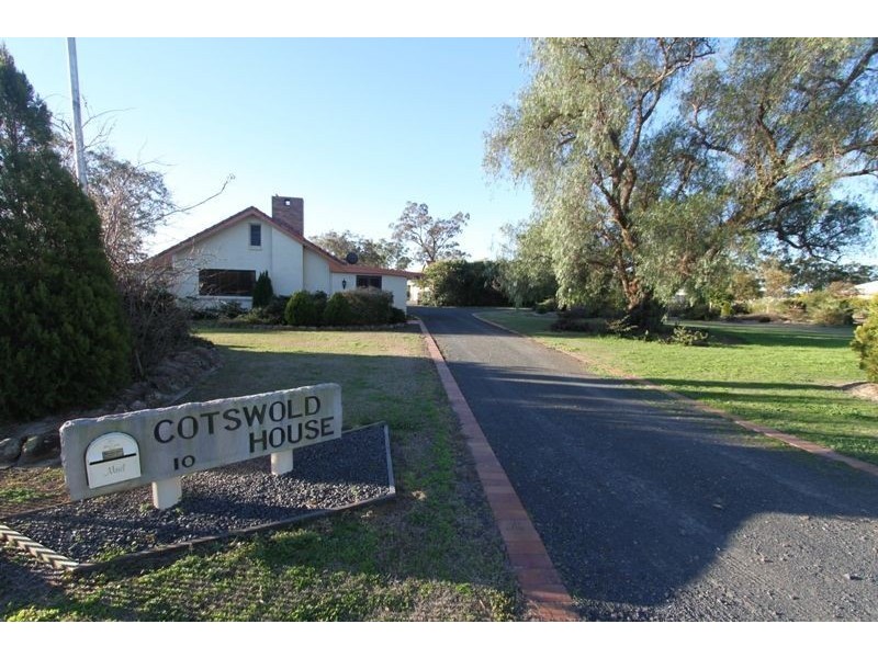 10 Cotswold Close, Cotswold Hills QLD 4350