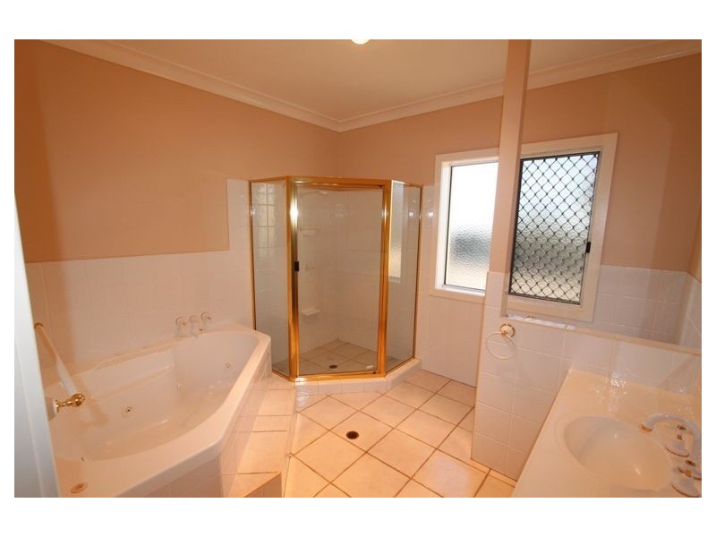 10 Cotswold Close, Cotswold Hills QLD 4350