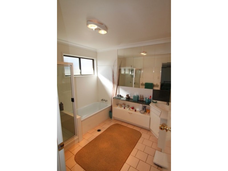 5 Black Court, Wilsonton QLD 4350