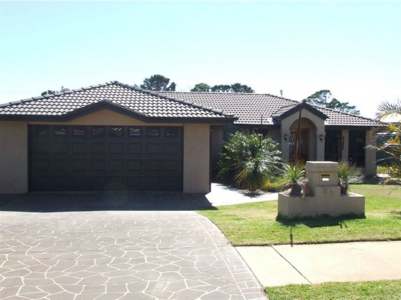 25 Prime Minister Drive, Middle Ridge QLD 4350