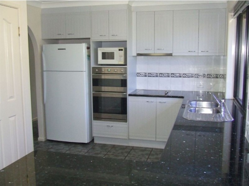 25 Prime Minister Drive, Middle Ridge QLD 4350