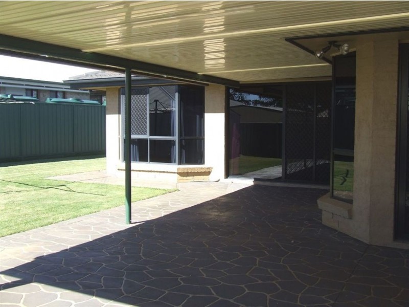 25 Prime Minister Drive, Middle Ridge QLD 4350