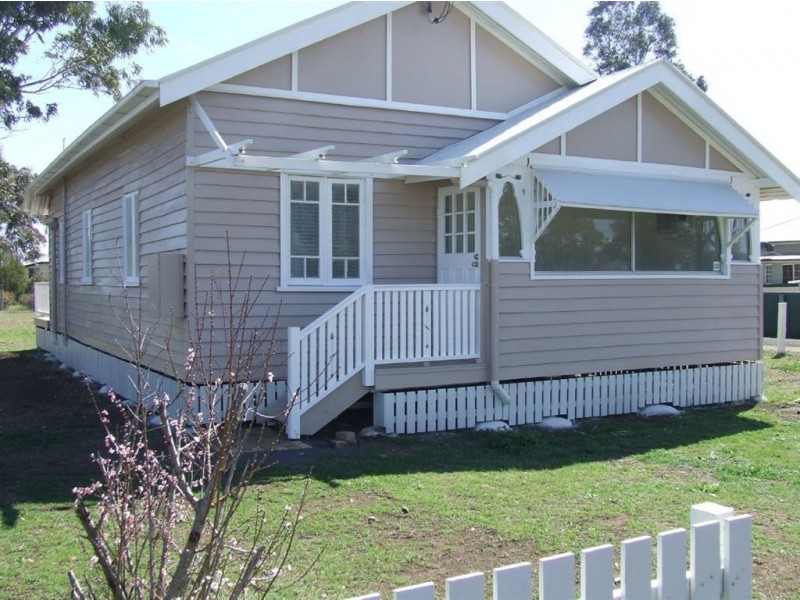 6 Lucy Street, Cambooya QLD 4358