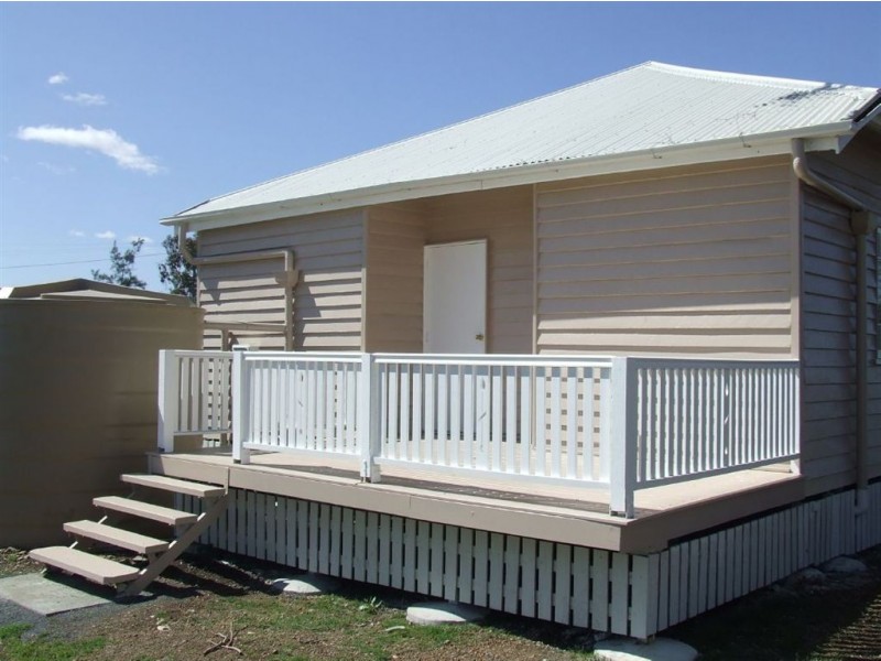 6 Lucy Street, Cambooya QLD 4358