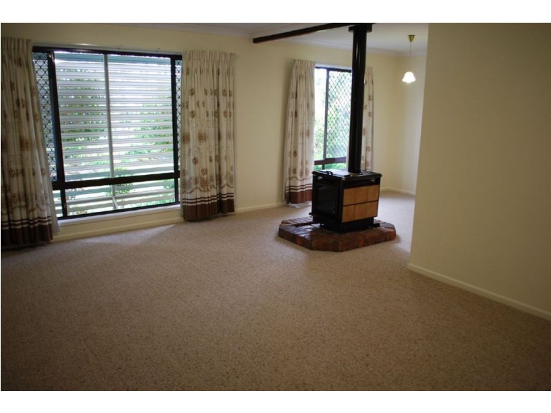 58 Stuart Street, Mount Lofty QLD 4350