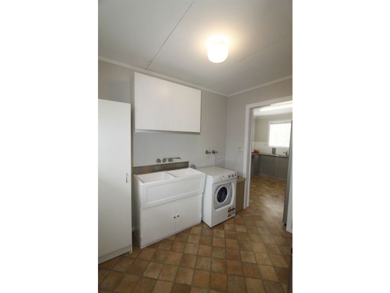 6 Janet Court, Wilsonton QLD 4350
