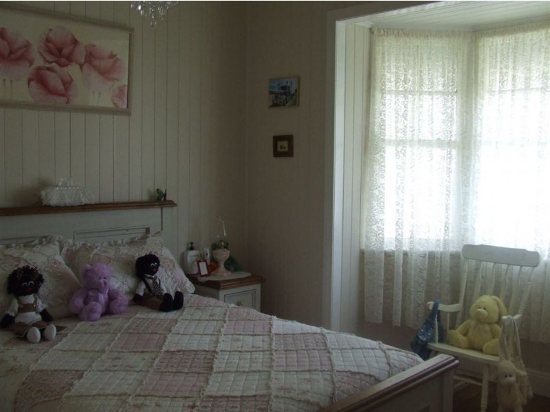 137 Holberton Street, Newtown QLD 4350