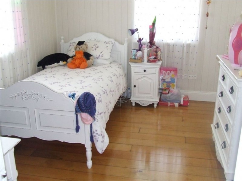 137 Holberton Street, Newtown QLD 4350