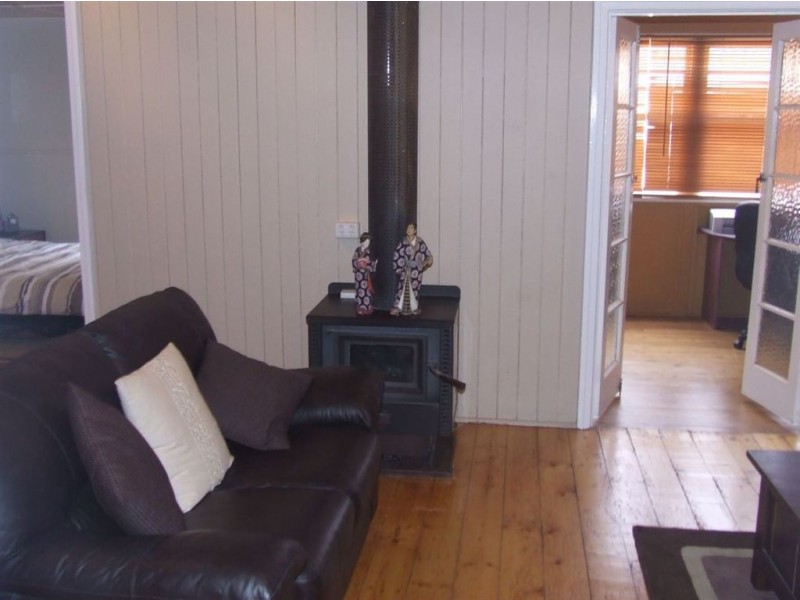 99 Hill Street, Newtown QLD 4350