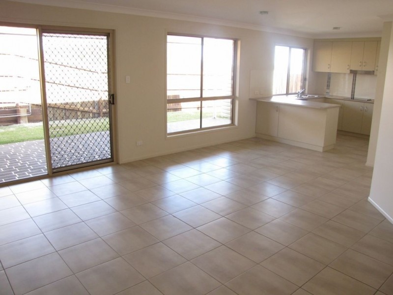 2/40 Wareena Crescent, Glenvale QLD 4350