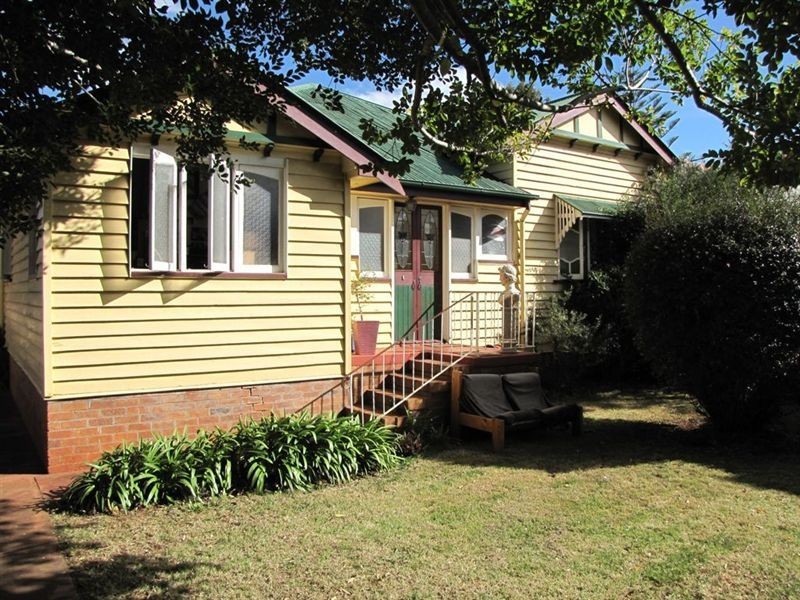 228A Campbell Street, Newtown QLD 4350