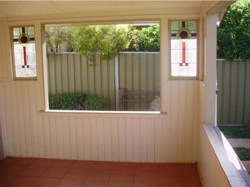 16 Charles St, Newtown QLD 4350