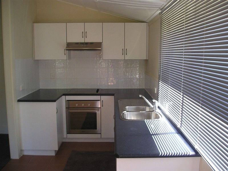 16 Charles St, Newtown QLD 4350