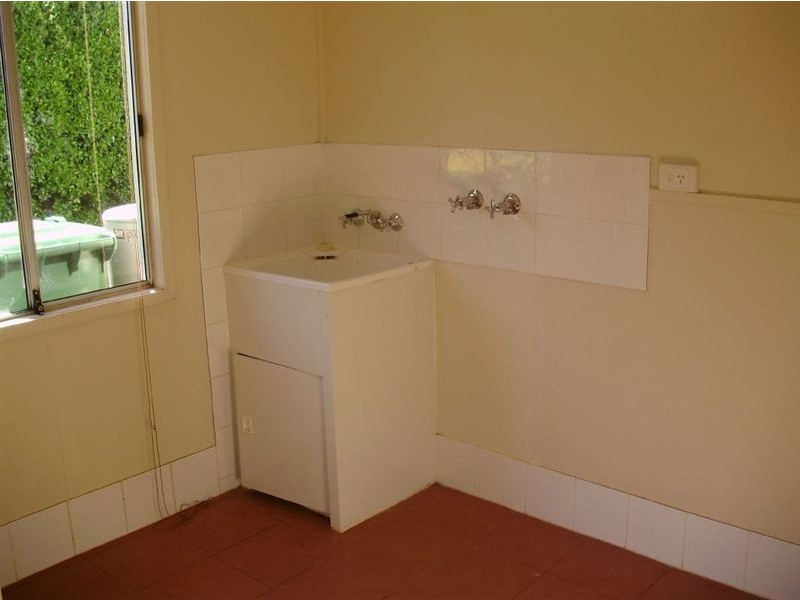 16 Charles St, Newtown QLD 4350