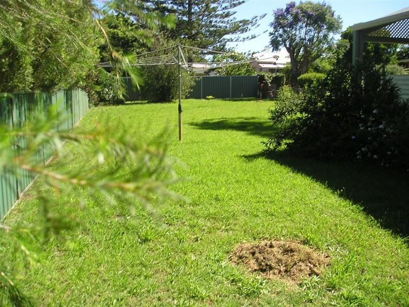 16 Charles St, Newtown QLD 4350