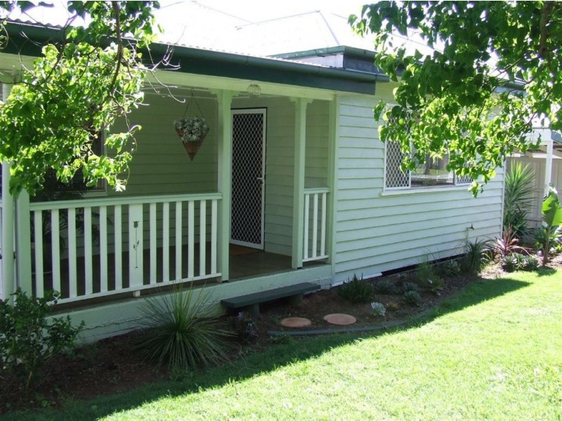 30 Geoffrey Street, Mount Lofty QLD 4350
