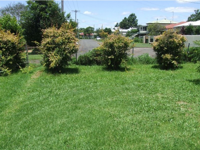 8 Northland Street, Newtown QLD 4350