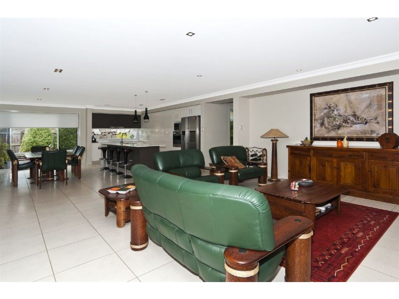 34 Saba Court, Middle Ridge QLD 4350