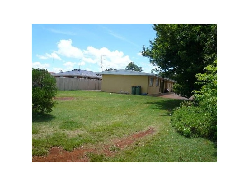 386 Bridge Street, Wilsonton QLD 4350