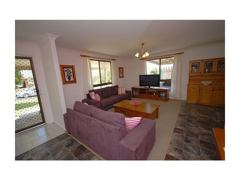 27 Banksia Street, Newtown QLD 4350
