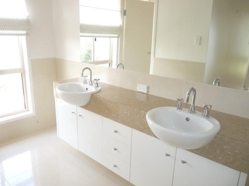 4 Saba Court, Middle Ridge QLD 4350