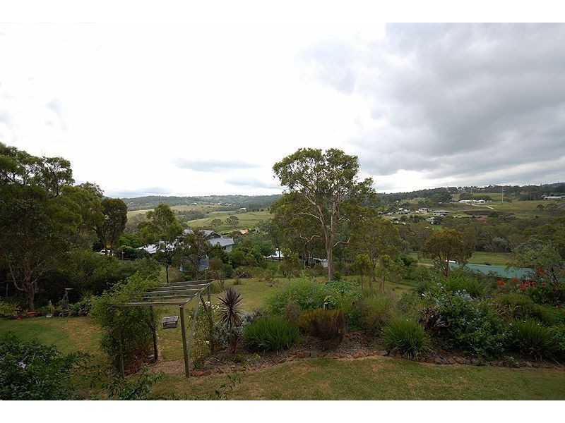 10 Hillview Court, Top Camp QLD 4350