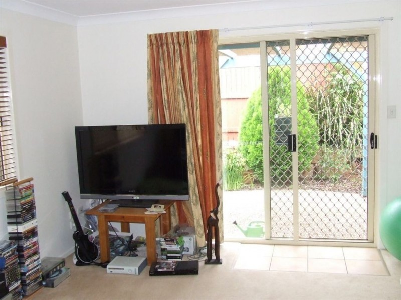 1/330 Hume Street, Centenary Heights QLD 4350