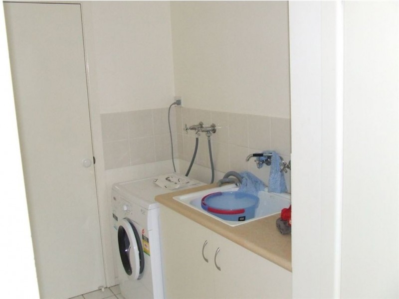 1/330 Hume Street, Centenary Heights QLD 4350