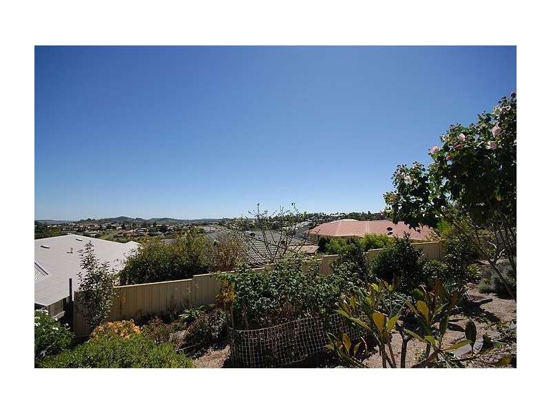 9 Samuel Court, Darling Heights QLD 4350