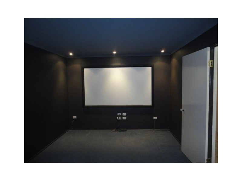 2 Sinclair street, Wyreema QLD 4352