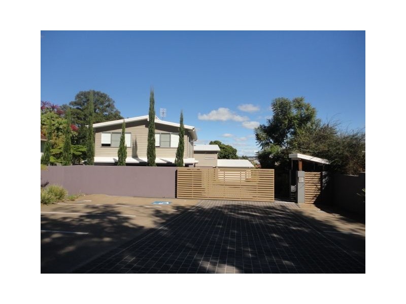 2/4 Herries Street, Toowoomba QLD 4350