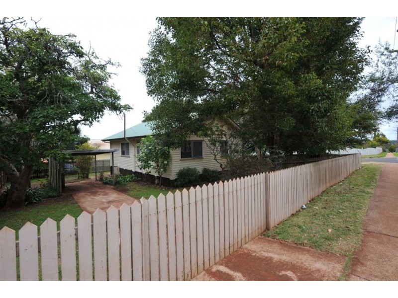 32 Dwyer Street, Harlaxton QLD 4350