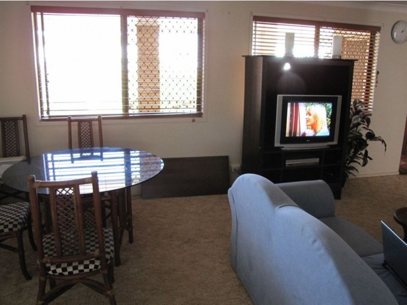 2/183 Campbell Street, Newtown QLD 4350
