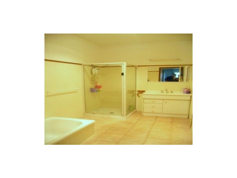 86 Herbert, Allora QLD 4362