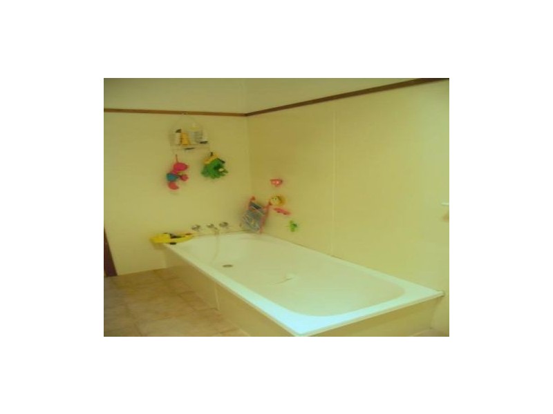 86 Herbert, Allora QLD 4362