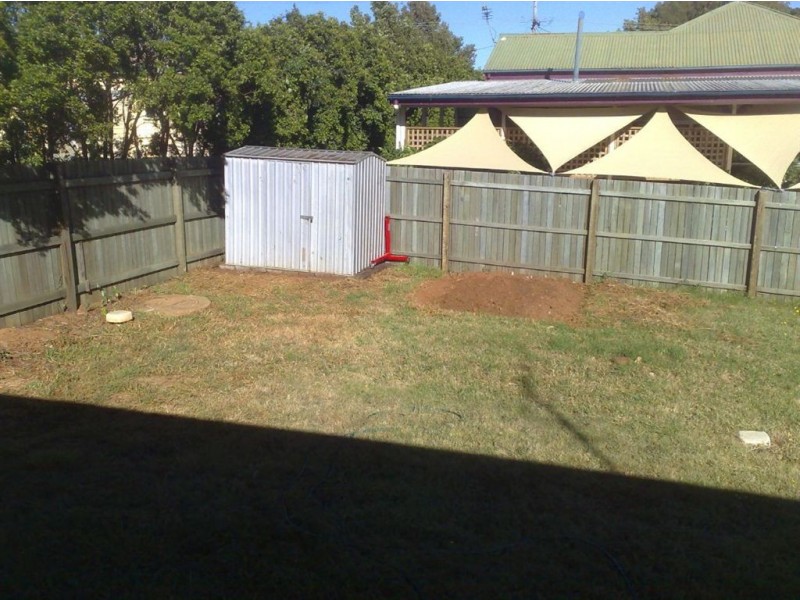 8 Monash Lane, Newtown QLD 4350