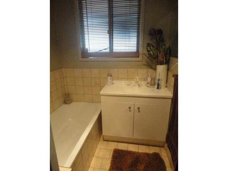 3 Croydon, Glenvale QLD 4350