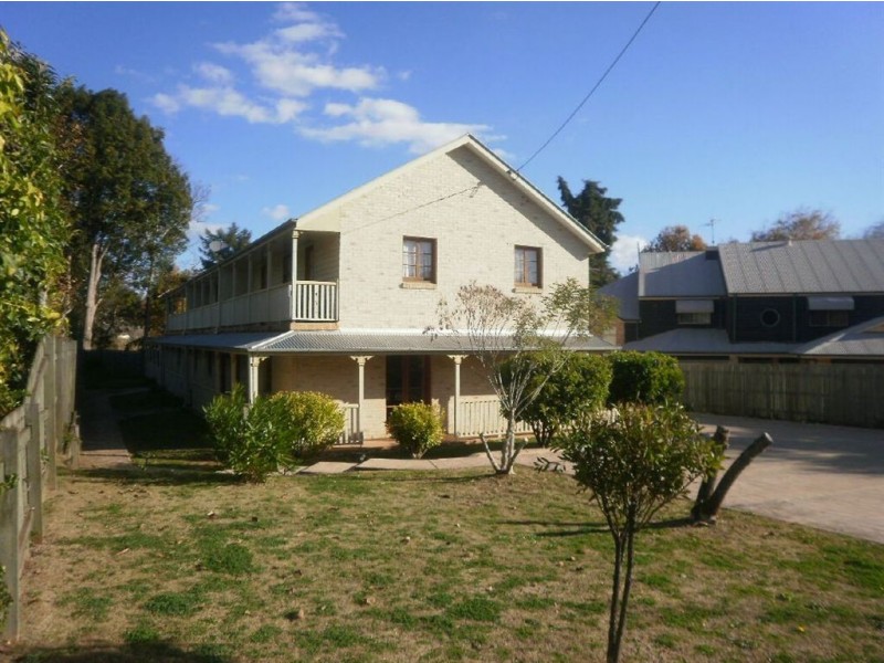 2/4 Creek Street, East Toowoomba QLD 4350