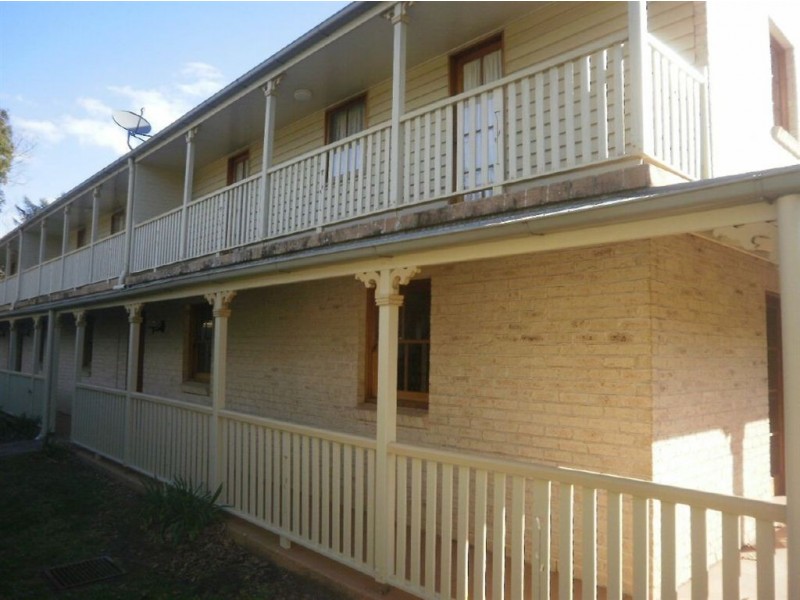 2/4 Creek Street, East Toowoomba QLD 4350