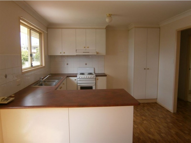 8 Monash Lane, Newtown QLD 4350