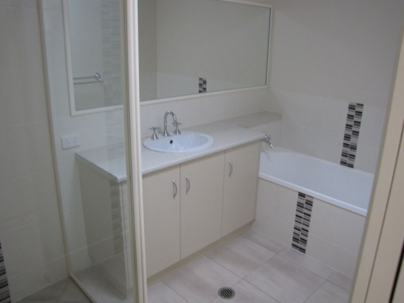 1/40 Wareena Crescent, Glenvale QLD 4350