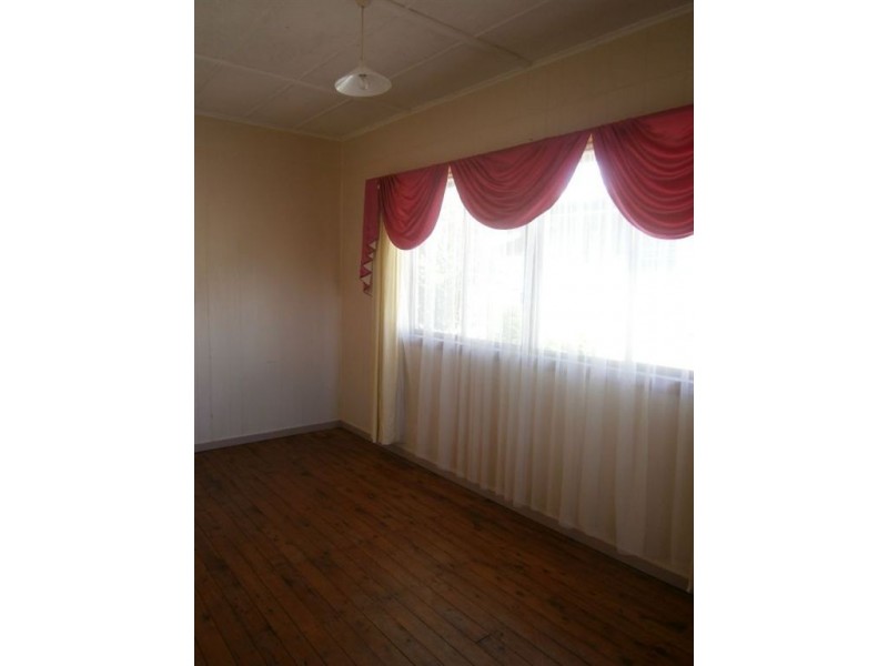 325 James Street, Harristown QLD 4350