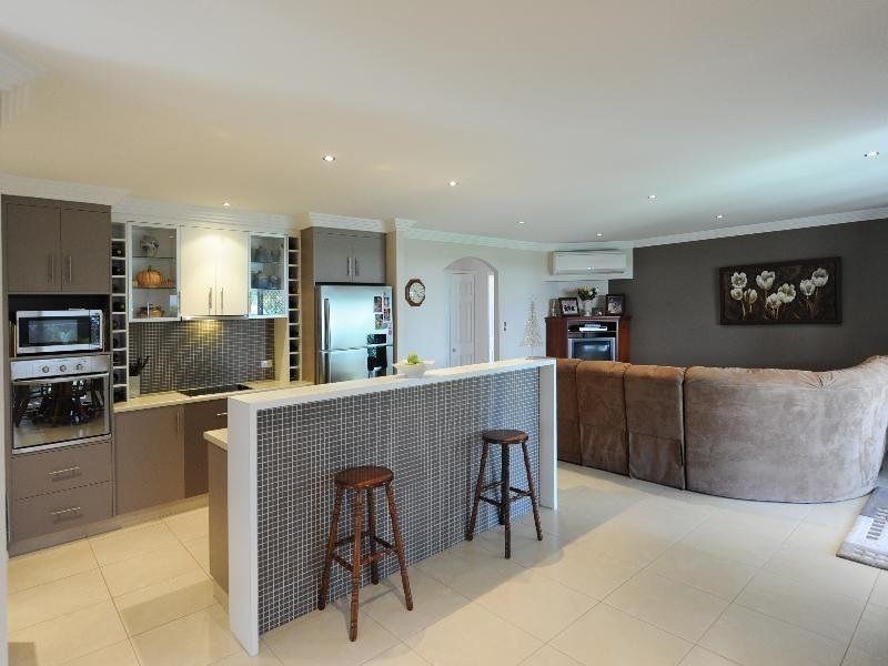 17 Banksdale Drive, Middle Ridge QLD 4350