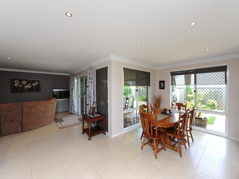 17 Banksdale Drive, Middle Ridge QLD 4350