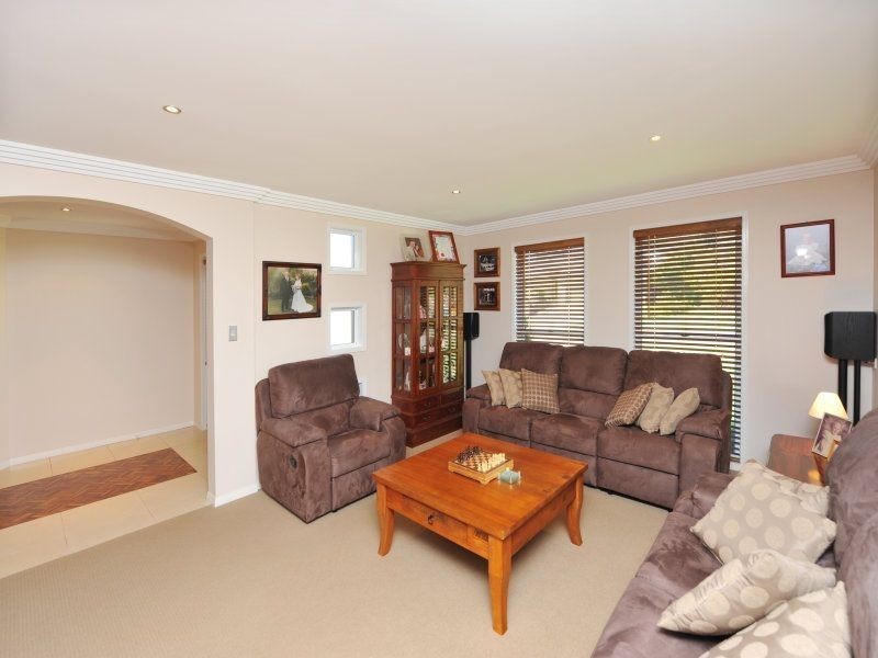 17 Banksdale Drive, Middle Ridge QLD 4350