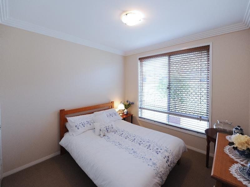 17 Banksdale Drive, Middle Ridge QLD 4350