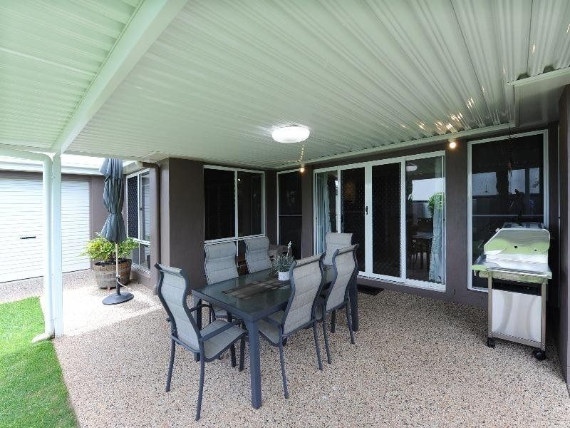 17 Banksdale Drive, Middle Ridge QLD 4350