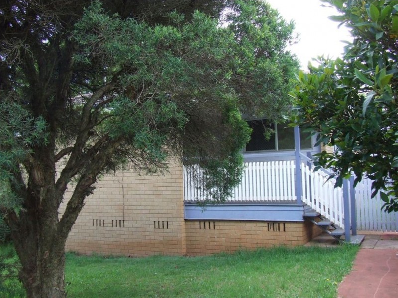 8 Kenora Court, Rockville QLD 4350